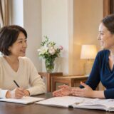 マンツーマン英会話で外国人講師と楽しく話す大人初心者の女性