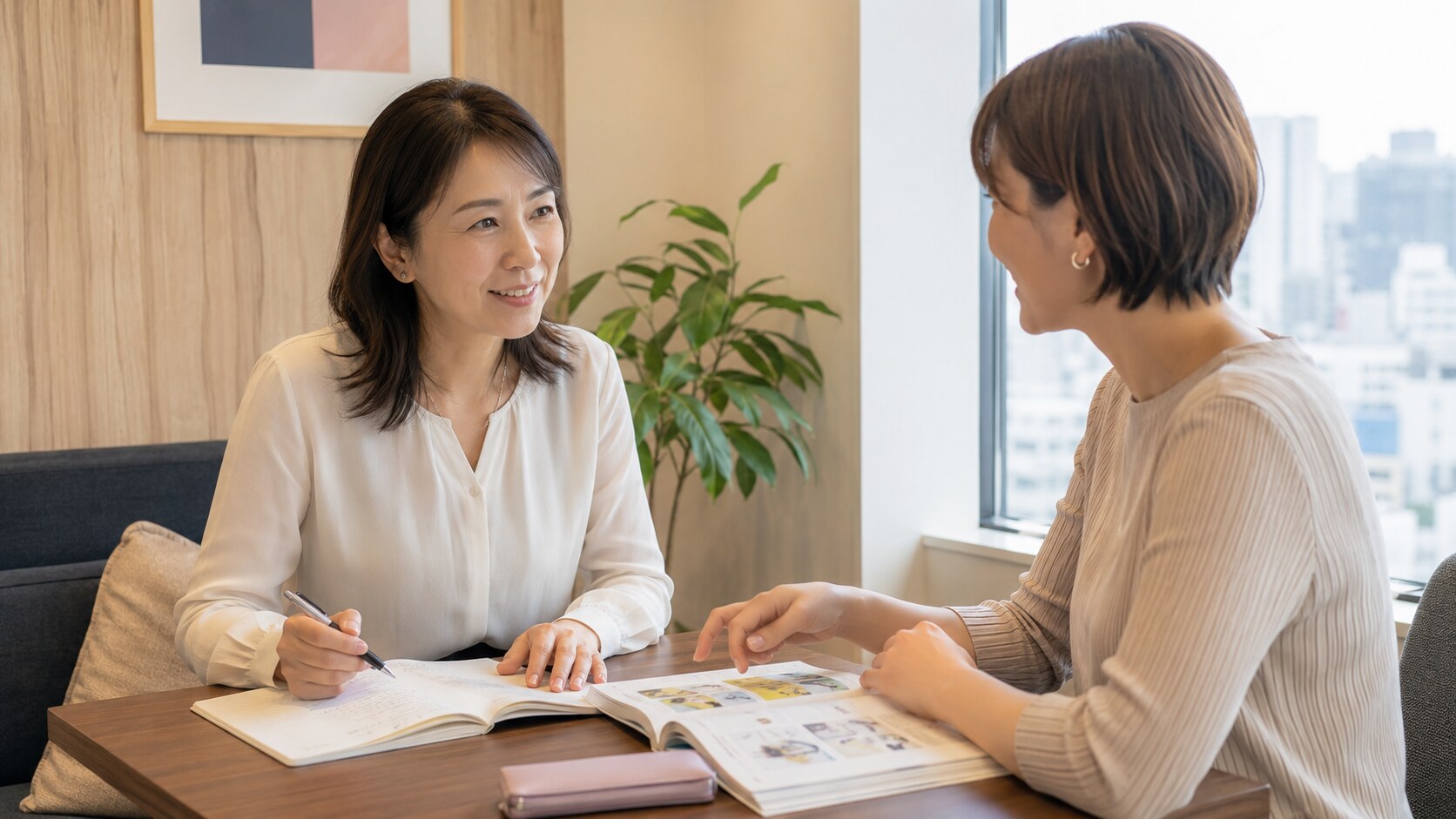 落ち着いた空間でマンツーマン英会話を学ぶ初心者の大人女性