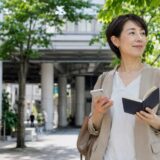 目黒駅周辺で英会話教室を探す大人女性