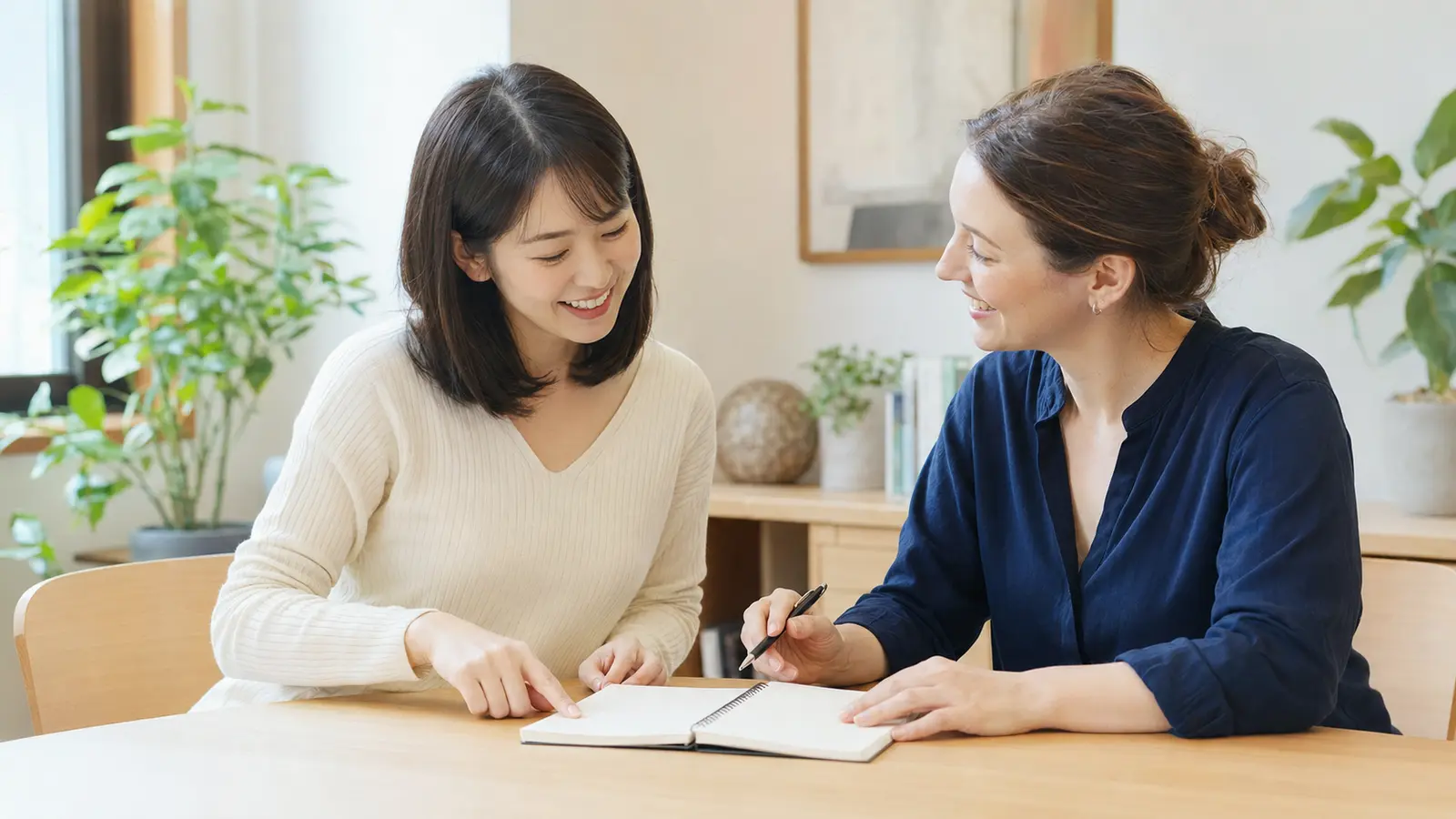 英会話レッスン後に講師と自分の小さな成長を振り返る大人女性