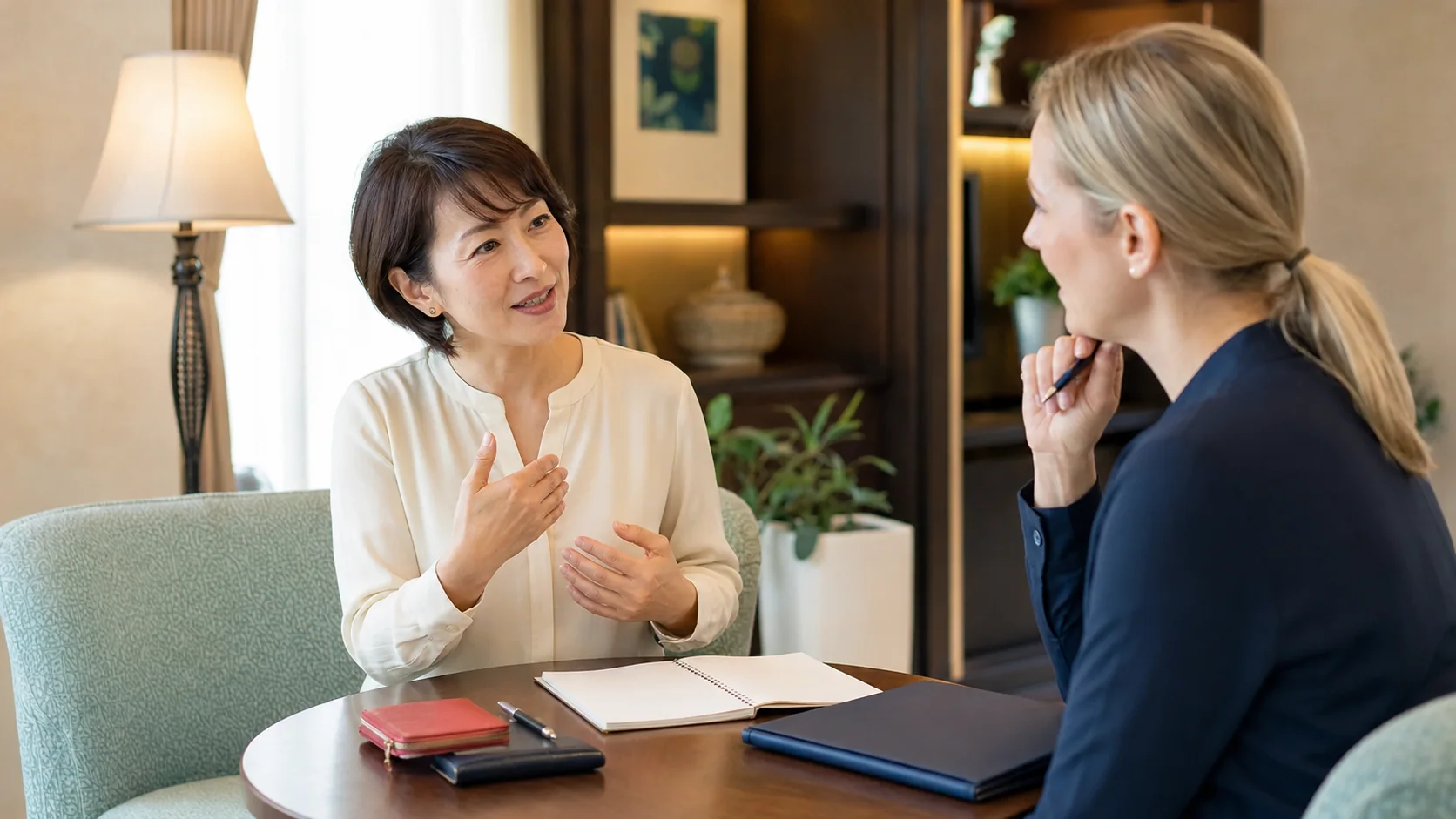 旅行や出張の本番に向けて英会話をロールプレイする大人初心者女性