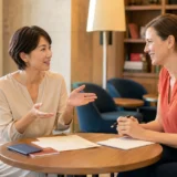 旅行や海外出張の期限に向けてマンツーマン英会話を学ぶ大人初心者女性