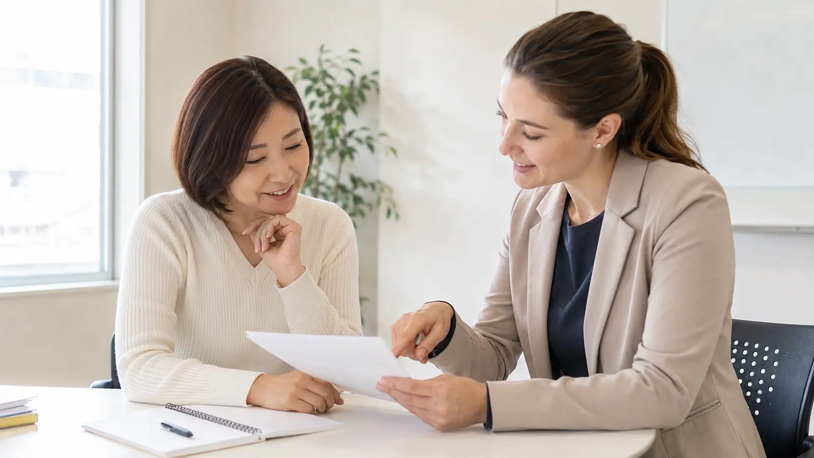 英会話講師と前回からの自分の成長を確認する大人の生徒